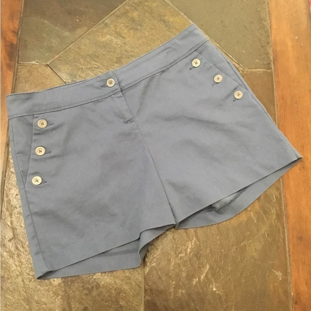 Isaac Mizrahi Women’s Cornflower Blue Tailored Shorts Size 10 EUC